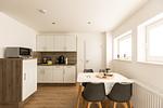 Wohn-/ Essbereich mit Küchenzeile - Hafenloft Apartment 4 - Top-Hundeurlaub