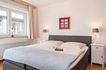 Schlafzimmer mit Doppelbett in der Wohnung Jungnamen Sand 01 - Haus Jungnamen Sand Whg. 1 - Top-Hundeurlaub