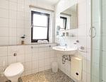 Badezimmer in der Ferienwohnung Jungnamen Sand 01 - Haus Jungnamen Sand Whg. 1 - Top-Hundeurlaub