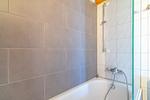 Badewanne mit Duschwand - Sassnitz - Ferienwohnung 2 im Appartementhaus Hafenriff - Top-Hundeurlaub