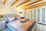 Doppelbett und drei Kleiderschränke - Sassnitz - Ferienwohnung 2 im Appartementhaus Hafenriff - Top-Hundeurlaub