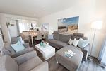 Wohn-Essbereich mit Couch - NordseeResort Friesland 38 - Top-Hundeurlaub