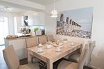 Wohn-Essbereich mit Esstisch und Sitzgelegenheit - NordseeResort Friesland 38 - Top-Hundeurlaub