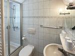 Badezimmer in der Ferienwohnung Üüs Aran 4 in Süddorf auf Amrum - Ferienwohnung *Üüs Aran 4* - Top-Hundeurlaub