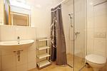 Badezimmer mit Dusche - Wohnung Haron - Top-Hundeurlaub