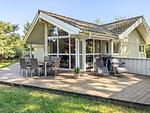 Terrasse mit Sonnenliege - Ferienhaus 04 - Top-Hundeurlaub