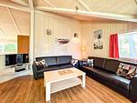 Wohnzimmer mit 2 Sofas - Ferienhaus 04 - Top-Hundeurlaub