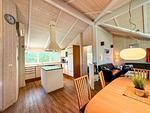 Wohnzimmer mit Blick zur Küche - Ferienhaus 04 - Top-Hundeurlaub