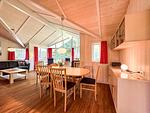 Essbereich mit Blick in den Wohnbereich - Ferienhaus 04 - Top-Hundeurlaub