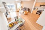 Wohnzimmer mit offener Küche - Apprtementhaus Victoria - WE B 06 - Stranddüne - Top-Hundeurlaub