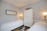 erstes Schlafzimmer mit Einzelbetten und Kleiderschrank - Haus 41d - Top-Hundeurlaub