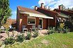Terrasse mit Gartenmöbeln und Sonnenliegen - Haus 41d - Top-Hundeurlaub
