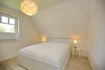 1.Schlafzimmer mit Doppelbett - Reethaus 15a - Top-Hundeurlaub