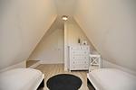 3. Schlafzimmer mit Kommode - Reethaus 15a - Top-Hundeurlaub