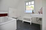 Badezimmer mit Badewanne - Reethaus 15a - Top-Hundeurlaub