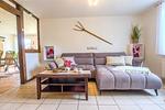 Wohnzimmer mit Blick zum Esszimmer - Ferienwohnung im Landmannsheim - Top-Hundeurlaub
