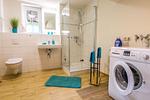 Badezimmer mit Dusche und Waschmaschine - Ferienwohnung im Landmannsheim - Top-Hundeurlaub