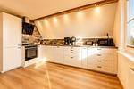 HJ7_Harzlodge Lebenstraum_Küche mit Esstisch - Harzlodge Lebenstraum - Top-Hundeurlaub