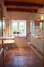 Badezimmer - Ferienwohnung Ole Hof Risum-Lindholm - Top-Hundeurlaub