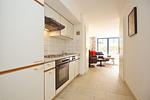 Küche mit Blick zum Wohnzimmer - Wohnung 05-2 - Top-Hundeurlaub