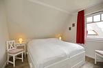 2. Schlafzimmer mit Doppelbett - Reethaus 15b - Top-Hundeurlaub