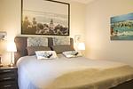 Schlafzimmer mit Doppelbett - Wohnung 06 - Top-Hundeurlaub
