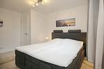 2. Schlafzimmer mit Doppelbett - Reethaus 08b - Top-Hundeurlaub