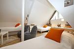 3. Schlafzimmer im Spitzboden mit 4 Einzelbetten - Reethaus 08b - Top-Hundeurlaub
