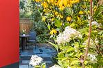 Terrasse mit Tisch und Stuhl - Kleine Rotbuche - Top-Hundeurlaub