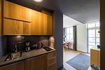 Moderne Küche mit Holzschränken - Haus am Schilf - Wohnung 7 - Top-Hundeurlaub
