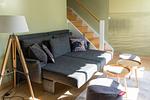 Modernes Wohnzimmer mit Sofa und Tisch - Haus am Schilf - Wohnung 7 - Top-Hundeurlaub