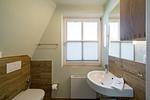 Modernes Badezimmer mit Tageslicht und elegantem Design - Haus am Schilf - Wohnung 7 - Top-Hundeurlaub