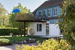Terrasse mit Hängematte und Sonnenschirm - Haus am Schilf - Wohnung 6 - Top-Hundeurlaub