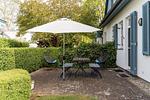 Terrasse mit Tisch und Stühlen - Haus am Schilf - Wohnung 5 - Top-Hundeurlaub