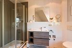 Modernes Badezimmer mit Dusche und Waschbecken - Nele Nelsson Hus, Landhaus Haven Höövt - Top-Hundeurlaub