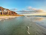 Schöner Strand mit Bäumen im Hintergrund - Sonnenblumenhaus 01 - Top-Hundeurlaub