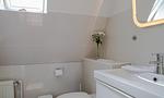 Modernes Badezimmer mit eleganter Einrichtung - Sonnenblumenhaus 02 - Top-Hundeurlaub