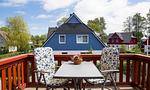 Terrasse mit Tisch und Stühlen - Sonnenblumenhaus 02 - Top-Hundeurlaub