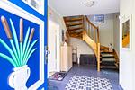 Eingangsbereich mit Treppe und Dekoration - An der Boddenweide - Top-Hundeurlaub