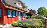 Fassade eines charmanten roten Hauses - Klönhus - Top-Hundeurlaub