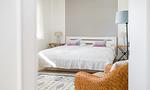 Stilvolles Schlafzimmer mit großem Bett - Hof Zeesenblick 01 - Top-Hundeurlaub