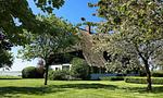 Außenansicht eines Hauses mit Reetdach - Hof Zeesenblick 01 - Top-Hundeurlaub