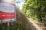 Schild der Ferienwohnung Christian an einem Weg - Christian - Top-Hundeurlaub