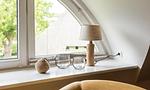 Wohnzimmer mit dekorativer Fensterbank - Hof Zeesenblick 06 - Top-Hundeurlaub
