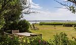 Strandblick mit Liegen und Tisch - Hof Zeesenblick 06 - Top-Hundeurlaub