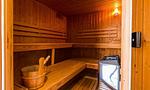 Gemütliche Sauna mit Holzverkleidung - Hof Zeesenblick 06 - Top-Hundeurlaub