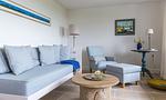 Gemütliches Wohnzimmer mit Sofa und Sessel - Hof Zeesenblick 04 - Top-Hundeurlaub