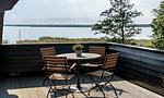 Terrasse mit Blick auf das Wasser - Hof Zeesenblick 04 - Top-Hundeurlaub