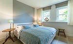 Schlafzimmer mit Doppelbett und Fenster - Hof Zeesenblick 04 - Top-Hundeurlaub