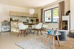Moderne Küche mit Esstisch und Tageslicht - Drei Akazien Wohnung 1 - Top-Hundeurlaub